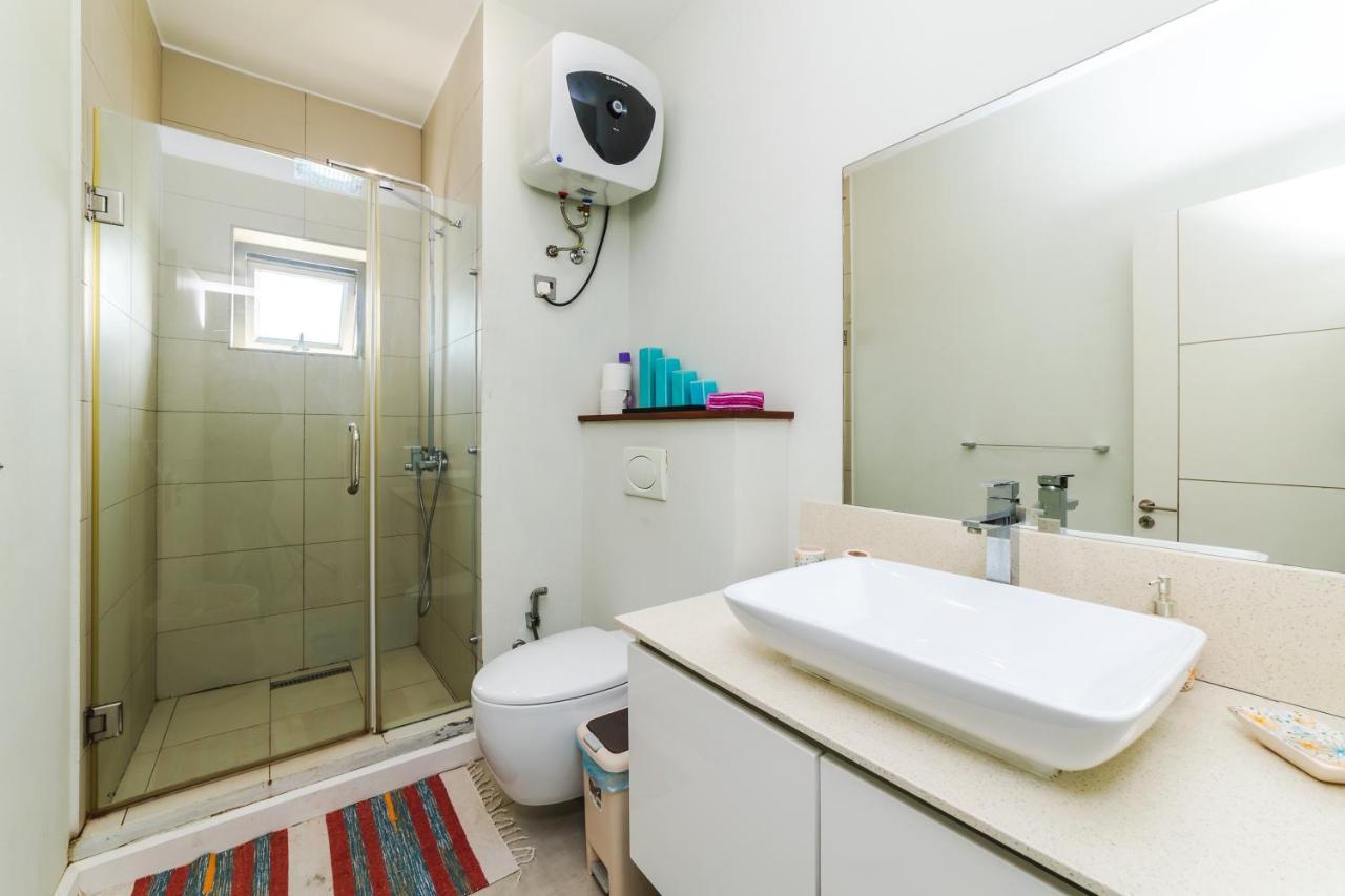 Beachcove Apartment 9 In Pereybere Pereybere Beach Exterior foto